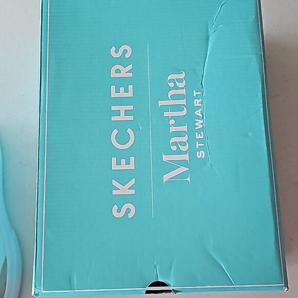 Nearly New Skechers Cordova Classic Spirit Martha Stewart White Sneakers, Size 9 - Picture 5 of 6